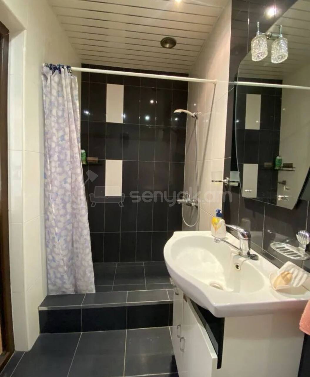 2 Սենյականոց Բնակարան Քարե Շենքում, 40քմ, 5/5 հարկ, Կապիտալ Վերանորոգված, Կահավորված, Արևկող