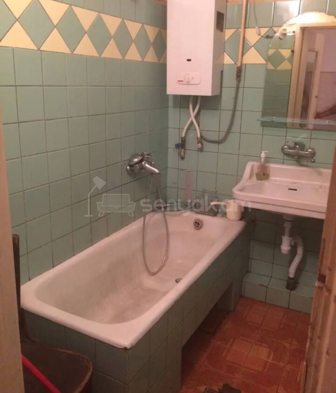 2 Սենյականոց Բնակարան Քարե Շենքում, 50քմ, 3/5 հարկ, Պետական Վիճակում, Կահավորված