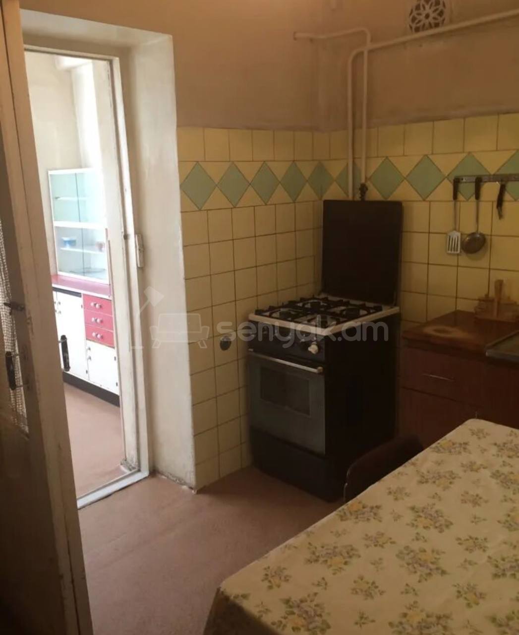 2 Սենյականոց Բնակարան Քարե Շենքում, 50քմ, 3/5 հարկ, Պետական Վիճակում, Կահավորված