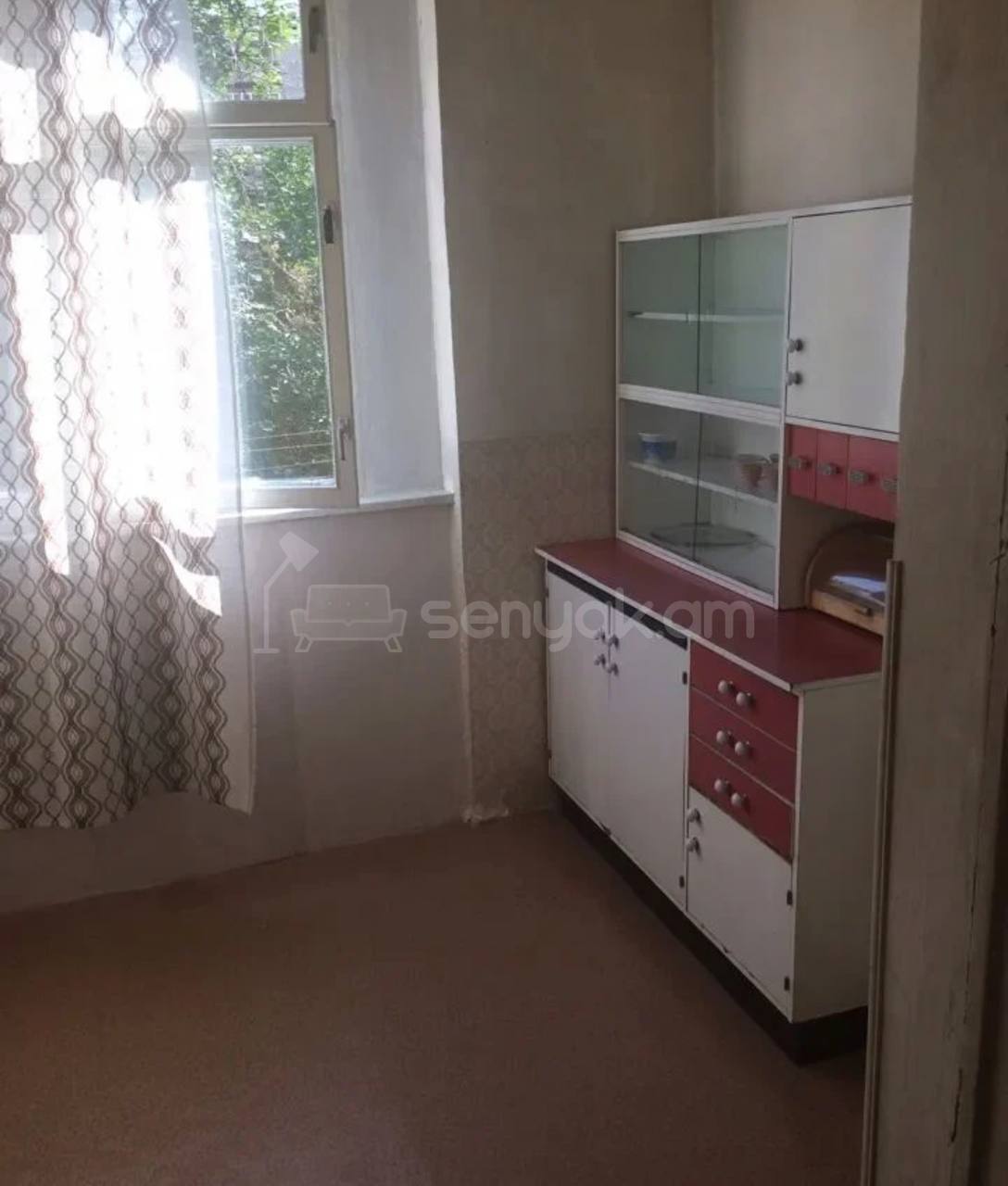 2 Սենյականոց Բնակարան Քարե Շենքում, 50քմ, 3/5 հարկ, Պետական Վիճակում, Կահավորված