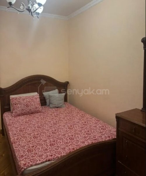 3 Սենյականոց Բնակարան Քարե Շենքում, 78քմ, 2/5 հարկ, Նորմալ Վիճակում, Կահավորված, Արևկող