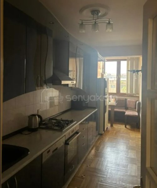 3 Սենյականոց Բնակարան Քարե Շենքում, 78քմ, 2/5 հարկ, Նորմալ Վիճակում, Կահավորված, Արևկող