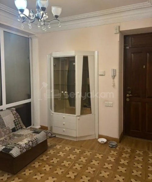 3 Սենյականոց Բնակարան Քարե Շենքում, 78քմ, 2/5 հարկ, Նորմալ Վիճակում, Կահավորված, Արևկող