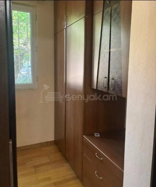 3 Սենյականոց Բնակարան Քարե Շենքում, 78քմ, 2/5 հարկ, Նորմալ Վիճակում, Կահավորված, Արևկող