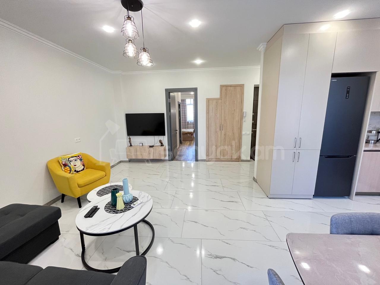 2 Սենյականոց Բնակարան Քարե Շենքում, 73քմ, 2/5 հարկ, Դիզայներական Վերանորոգված