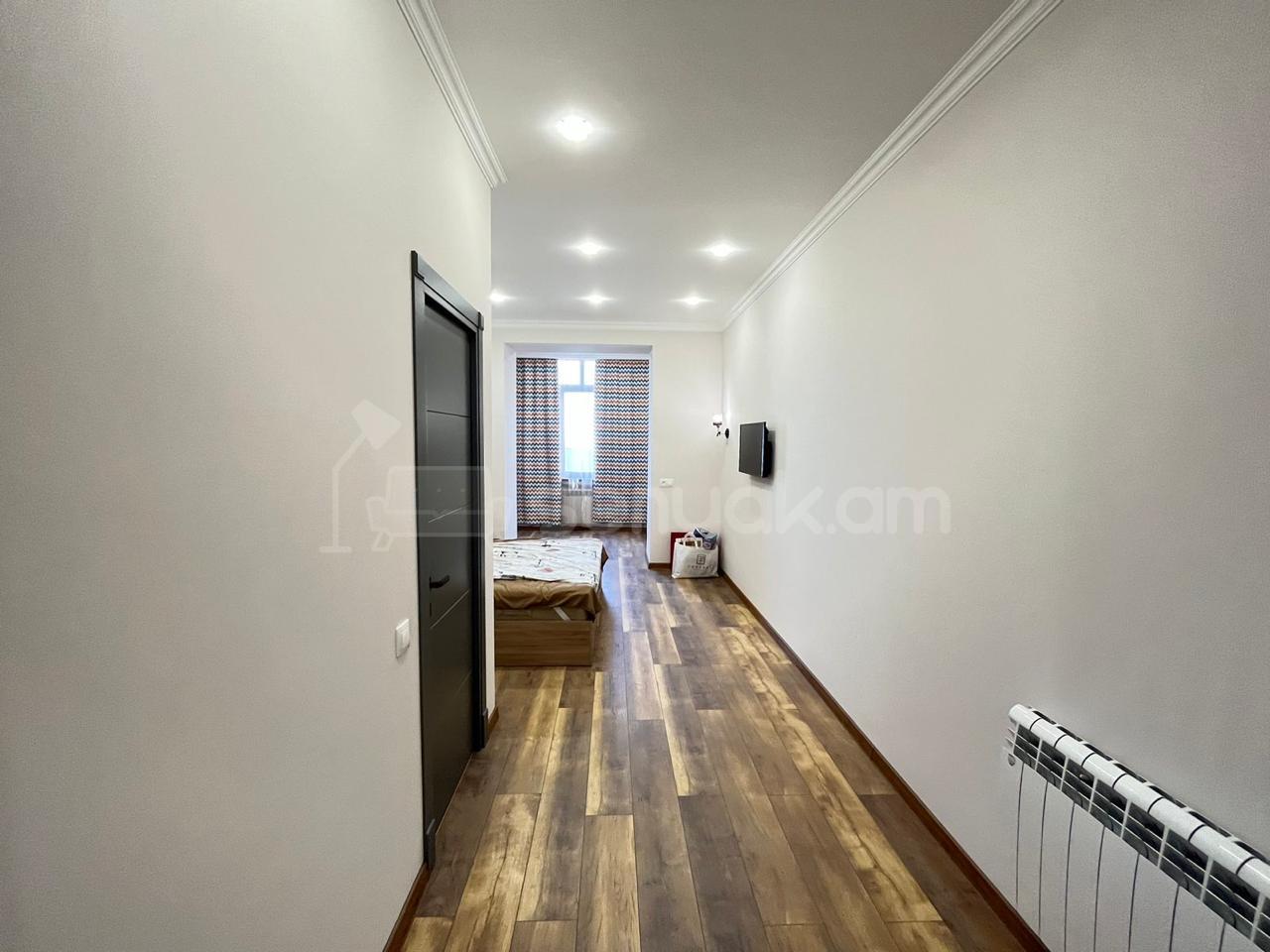 2 Սենյականոց Բնակարան Քարե Շենքում, 73քմ, 2/5 հարկ, Դիզայներական Վերանորոգված