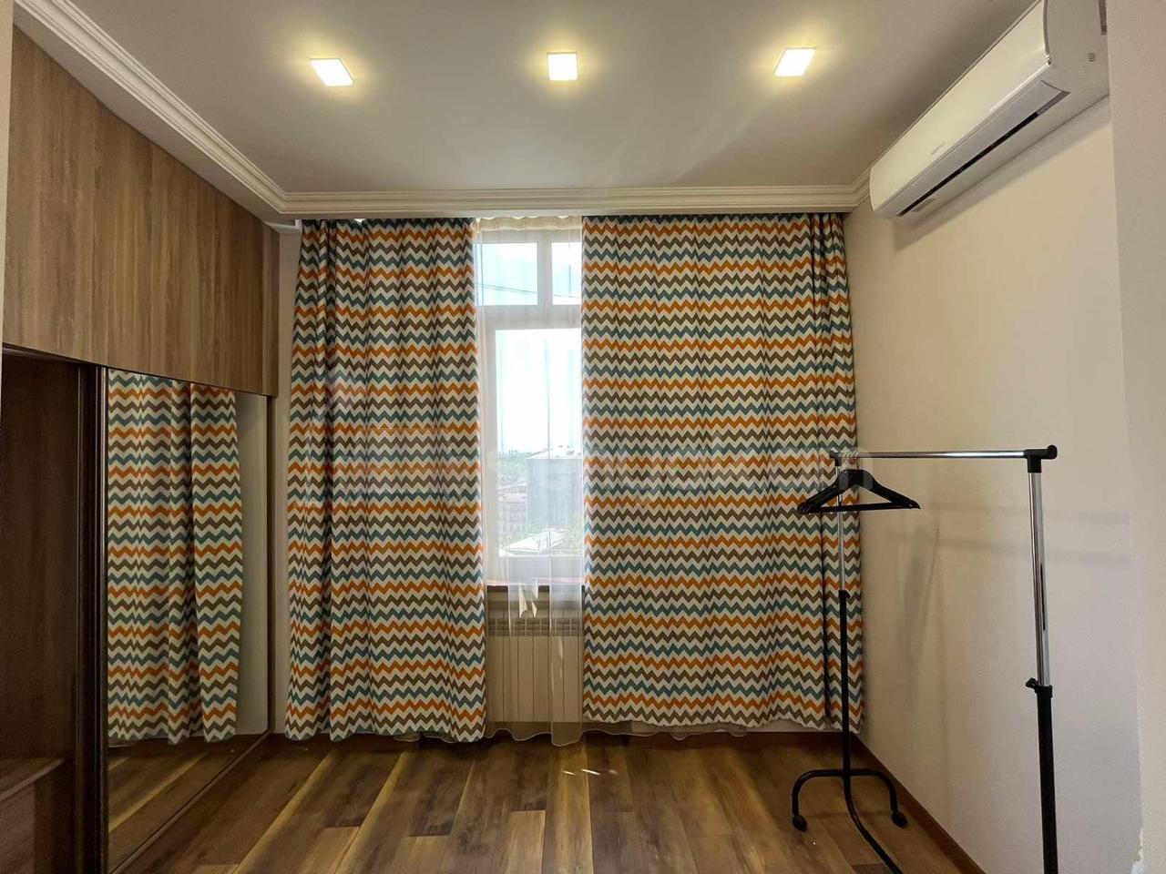 2 Սենյականոց Բնակարան Քարե Շենքում, 73քմ, 2/5 հարկ, Դիզայներական Վերանորոգված