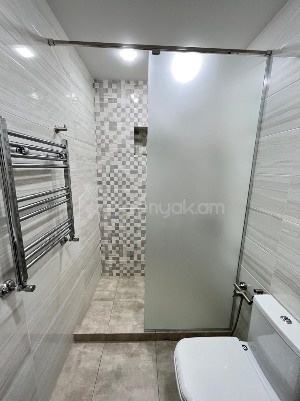 2 Սենյականոց Բնակարան Քարե Շենքում, 73քմ, 2/5 հարկ, Դիզայներական Վերանորոգված