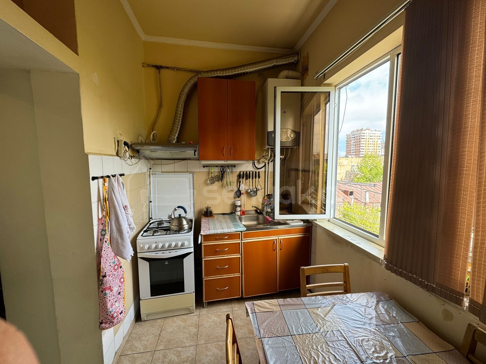 2 Սենյականոց Բնակարան Քարե Շենքում, 46քմ, 4/4 հարկ, Նորմալ Վիճակում, Կահավորված, Արևկող