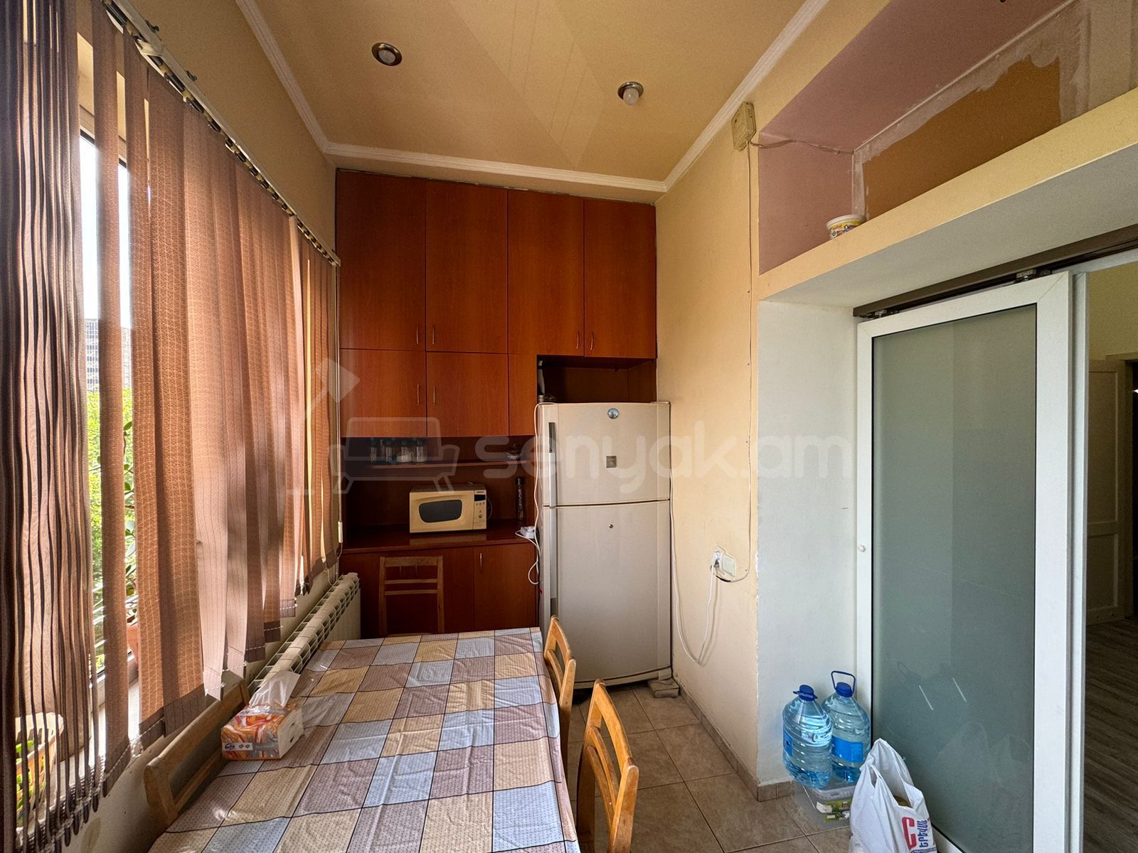 2 Սենյականոց Բնակարան Քարե Շենքում, 46քմ, 4/4 հարկ, Նորմալ Վիճակում, Կահավորված, Արևկող