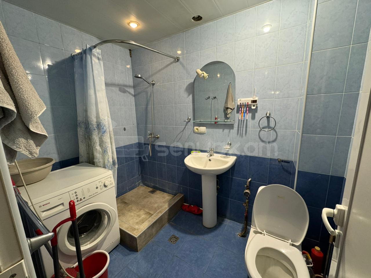 2 Սենյականոց Բնակարան Քարե Շենքում, 46քմ, 4/4 հարկ, Նորմալ Վիճակում, Կահավորված, Արևկող