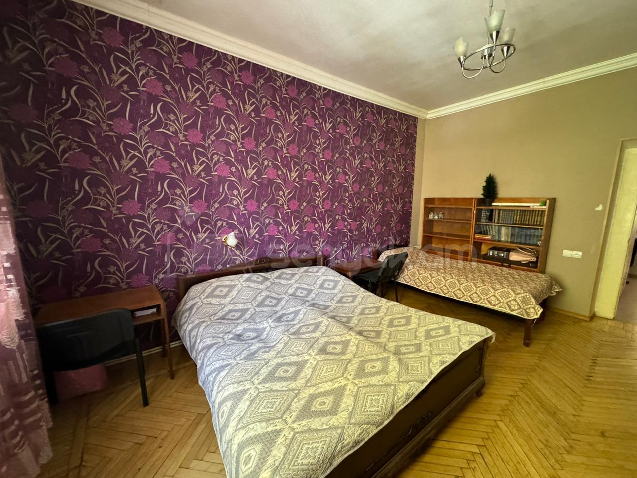 2 Սենյականոց Բնակարան Քարե Շենքում, 46քմ, 4/4 հարկ, Նորմալ Վիճակում, Կահավորված, Արևկող