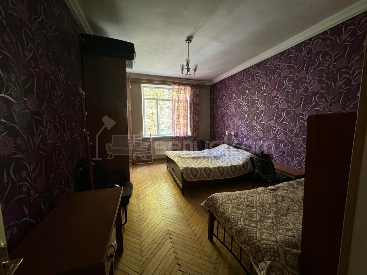 2 Սենյականոց Բնակարան Քարե Շենքում, 46քմ, 4/4 հարկ, Նորմալ Վիճակում, Կահավորված, Արևկող