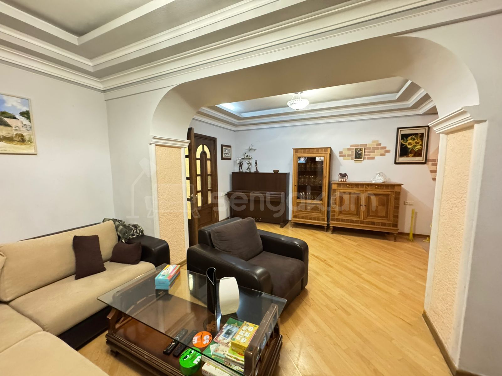 4 Սենյականոց Բնակարան Քարե Շենքում, 117քմ, 2/5 հարկ, Կապիտալ Վերանորոգված