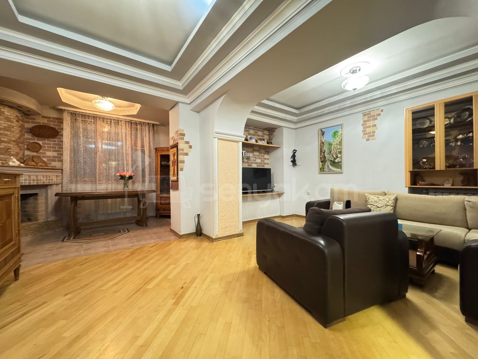 4 Սենյականոց Բնակարան Քարե Շենքում, 117քմ, 2/5 հարկ, Կապիտալ Վերանորոգված