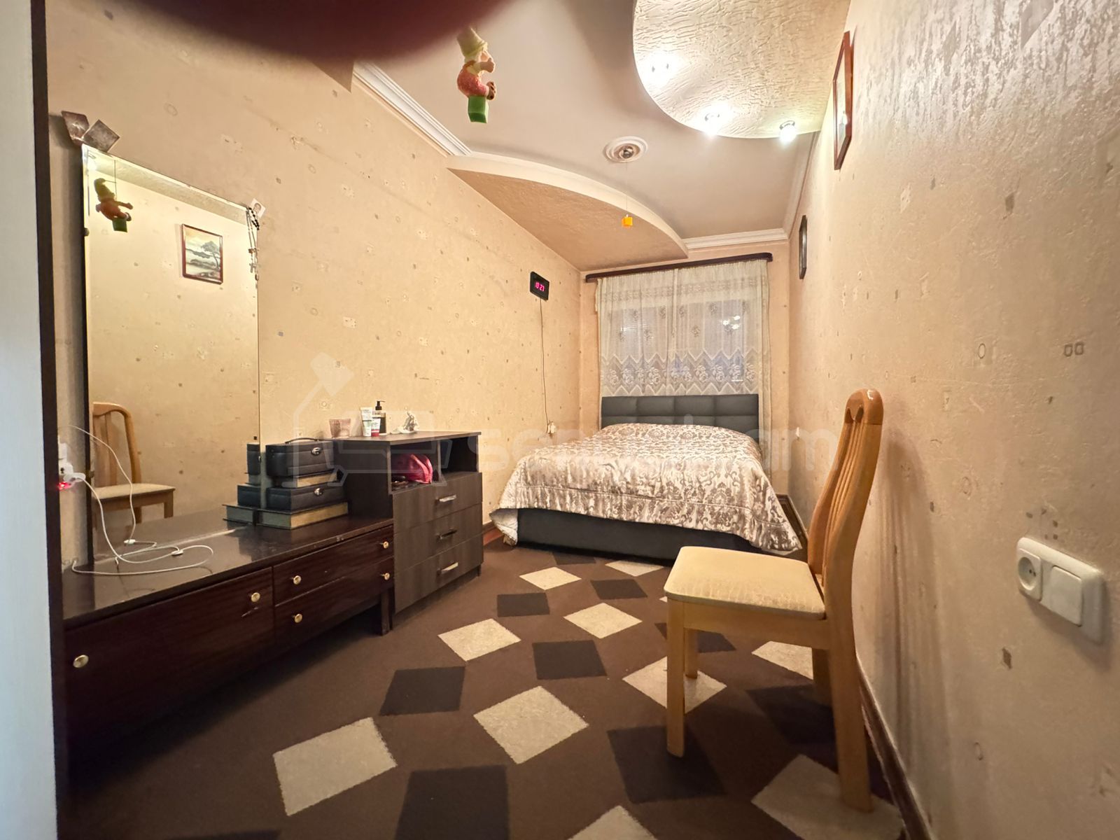 4 Սենյականոց Բնակարան Քարե Շենքում, 117քմ, 2/5 հարկ, Կապիտալ Վերանորոգված