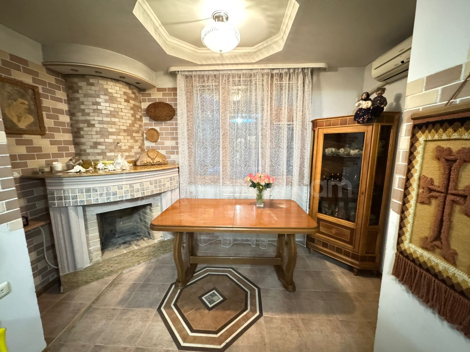 4 Սենյականոց Բնակարան Քարե Շենքում, 117քմ, 2/5 հարկ, Կապիտալ Վերանորոգված