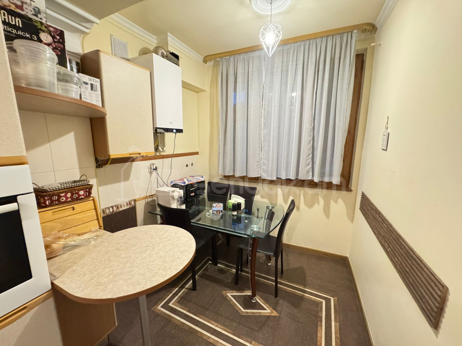 4 Սենյականոց Բնակարան Քարե Շենքում, 117քմ, 2/5 հարկ, Կապիտալ Վերանորոգված