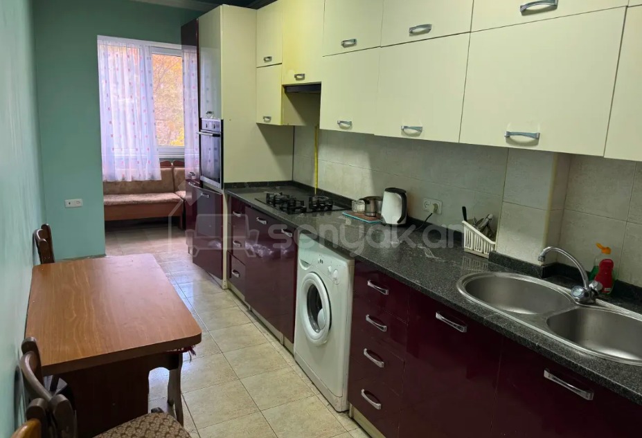 3 Սենյականոց Բնակարան, 98քմ, 2/9 հարկ, Նորմալ Վիճակում