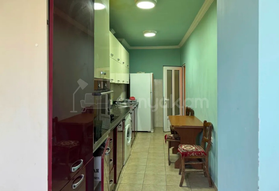 3 Սենյականոց Բնակարան, 98քմ, 2/9 հարկ, Նորմալ Վիճակում