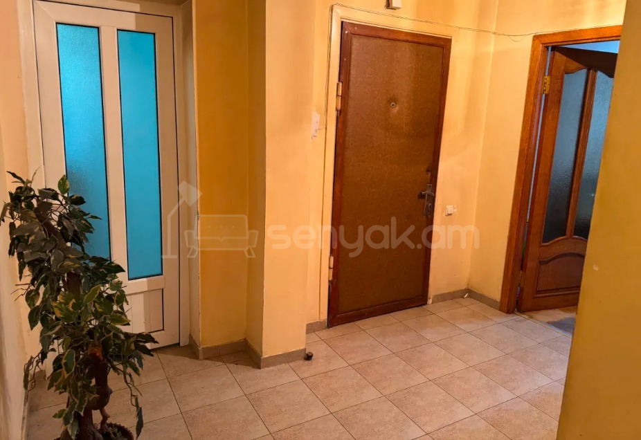 3 Սենյականոց Բնակարան, 98քմ, 2/9 հարկ, Նորմալ Վիճակում