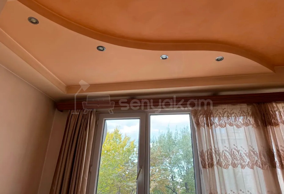 3 Սենյականոց Բնակարան, 98քմ, 2/9 հարկ, Նորմալ Վիճակում