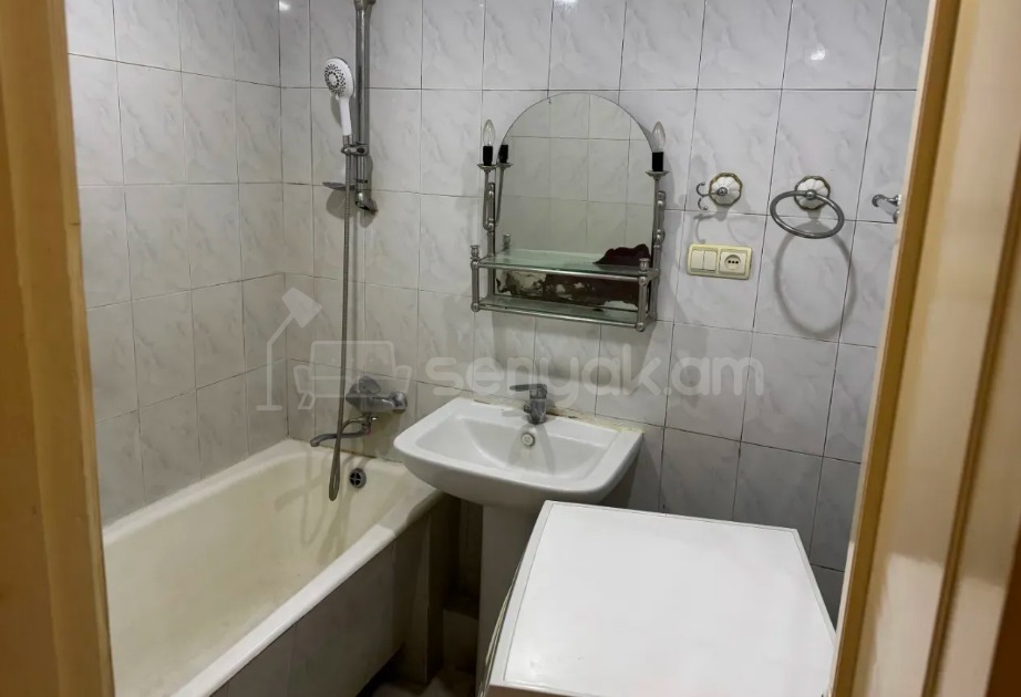 3 Սենյականոց Բնակարան, 98քմ, 2/9 հարկ, Նորմալ Վիճակում