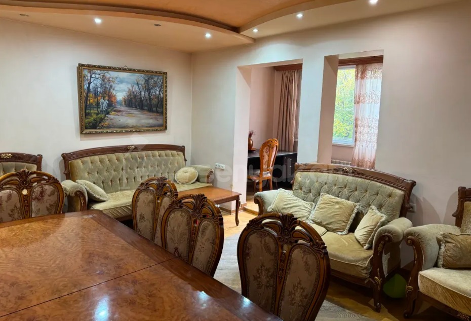 3 Սենյականոց Բնակարան, 98քմ, 2/9 հարկ, Նորմալ Վիճակում