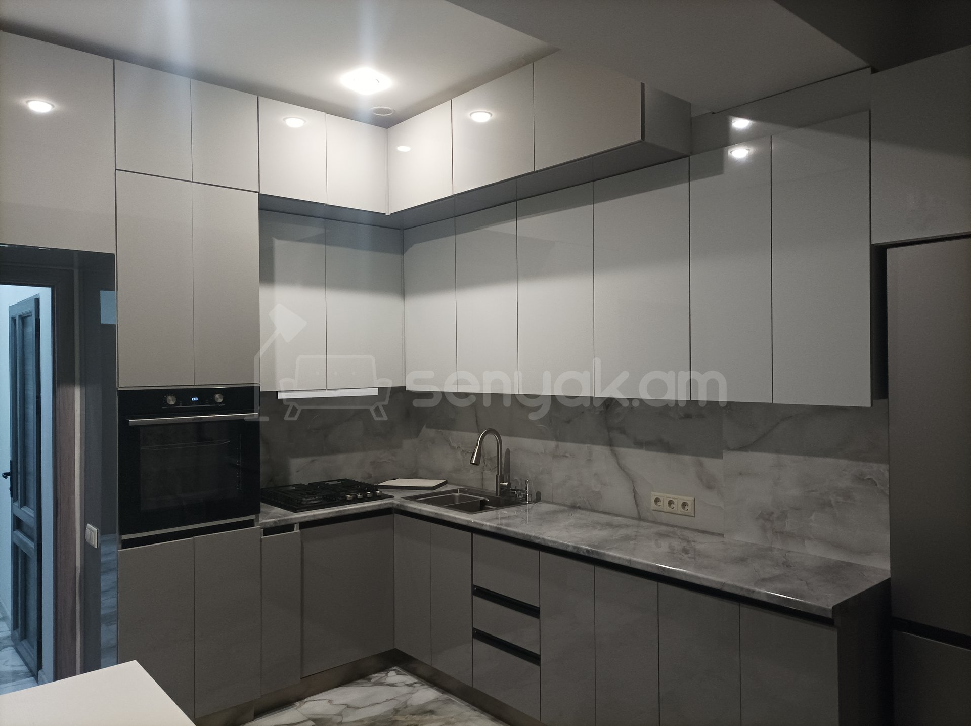 4 Սենյականոց Բնակարան Նորակառույցում, 92քմ, 4/16 հարկ, Կապիտալ Վերանորոգված, Կահավորված, Արևկող