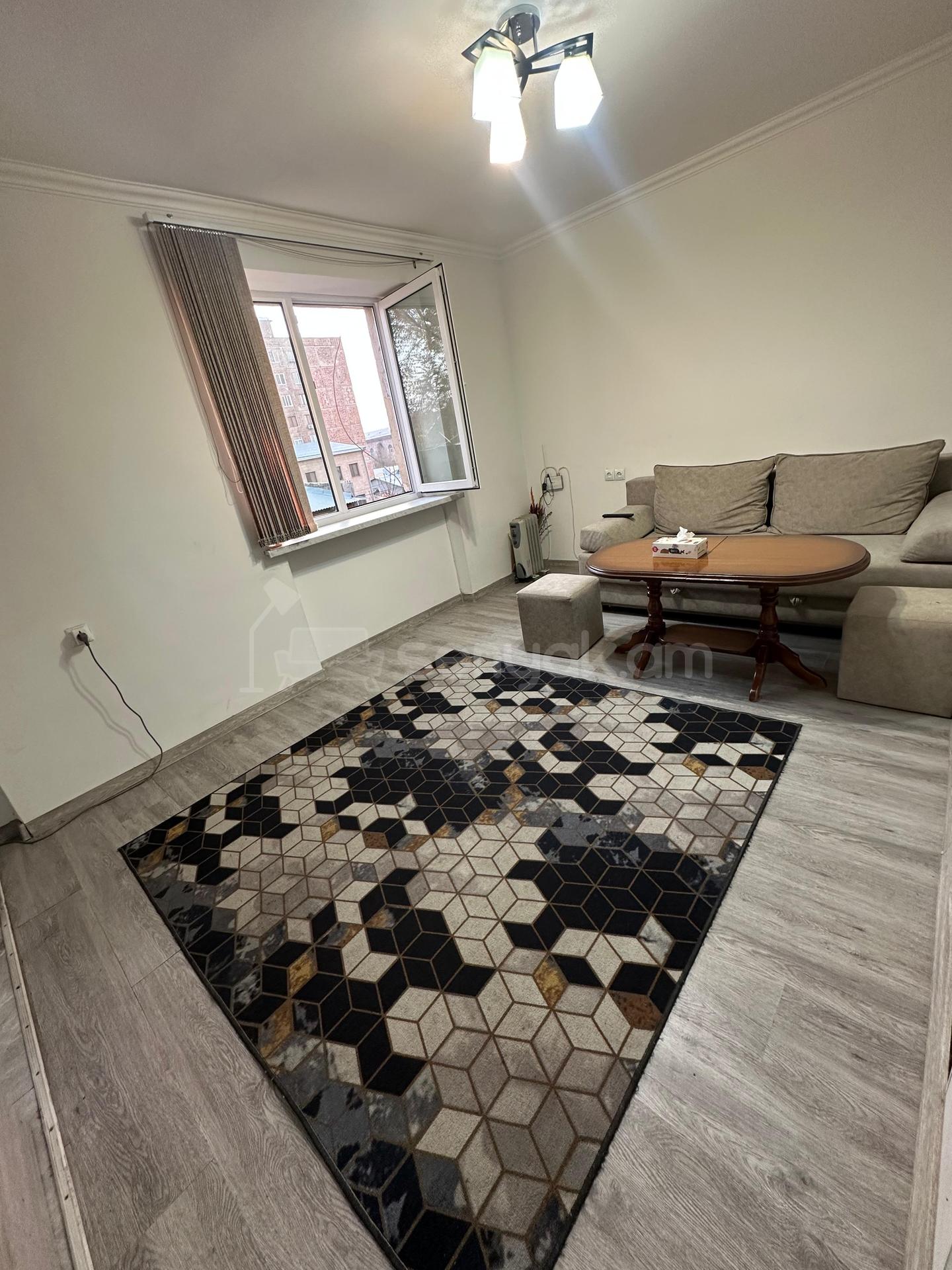 2 Սենյականոց Բնակարան Քարե Շենքում, 40քմ, 4/5 հարկ, Կապիտալ Վերանորոգված, Կահավորված, Արևկող