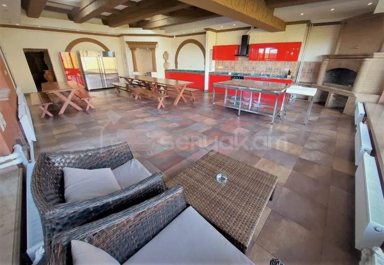 6 Սենյականոց Շքեղ Առանձնատուն, 200քմ, Լողավազանով