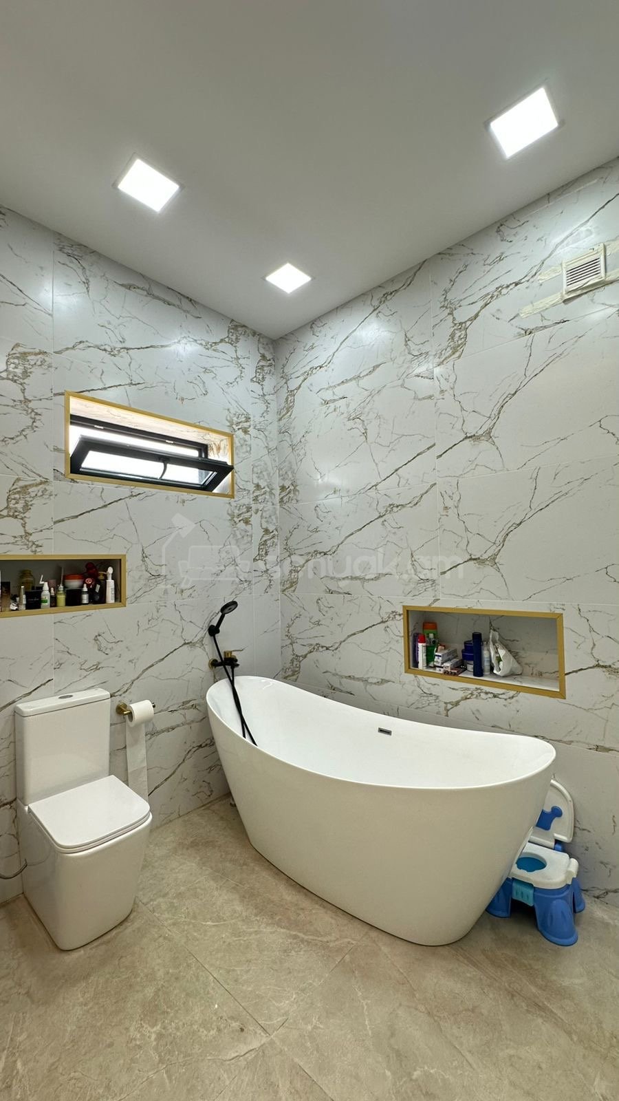 6 Սենյականոց Շքեղ Առանձնատուն, 240քմ, Կահավորված, Ավտոտնակով