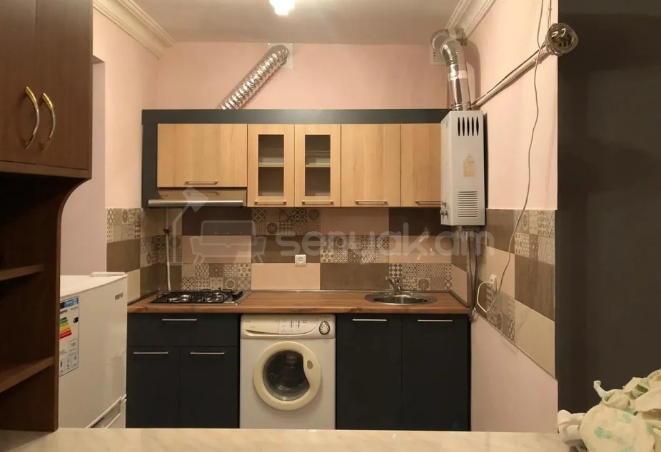 1 Սենյականոց Բնակարան Քարե Շենքում, 45քմ, 1/5 հարկ, Նորմալ Վիճակում