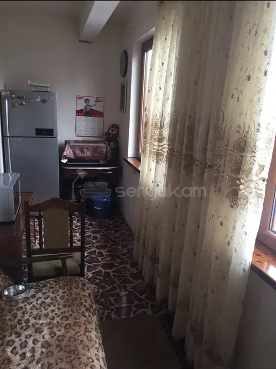 3 Սենյականոց Բնակարան Քարե Շենքում, 75քմ, 4/5 հարկ, Կոսմետիկ Վերանորոգված