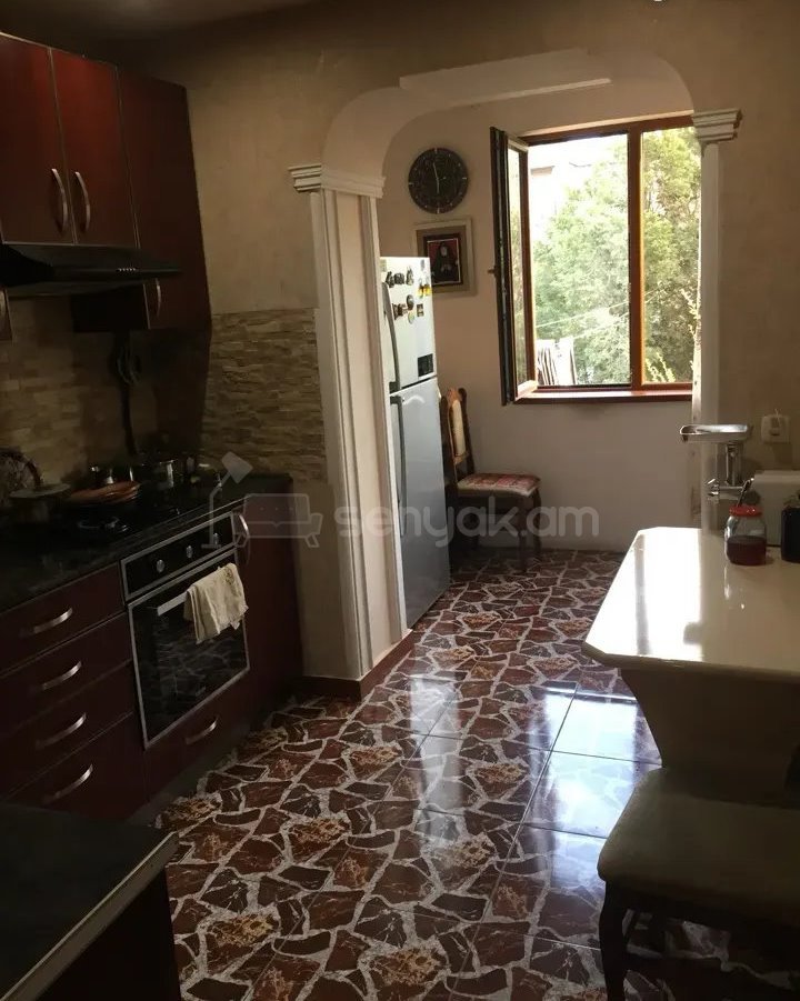 3 Սենյականոց Բնակարան Քարե Շենքում, 75քմ, 4/5 հարկ, Կոսմետիկ Վերանորոգված