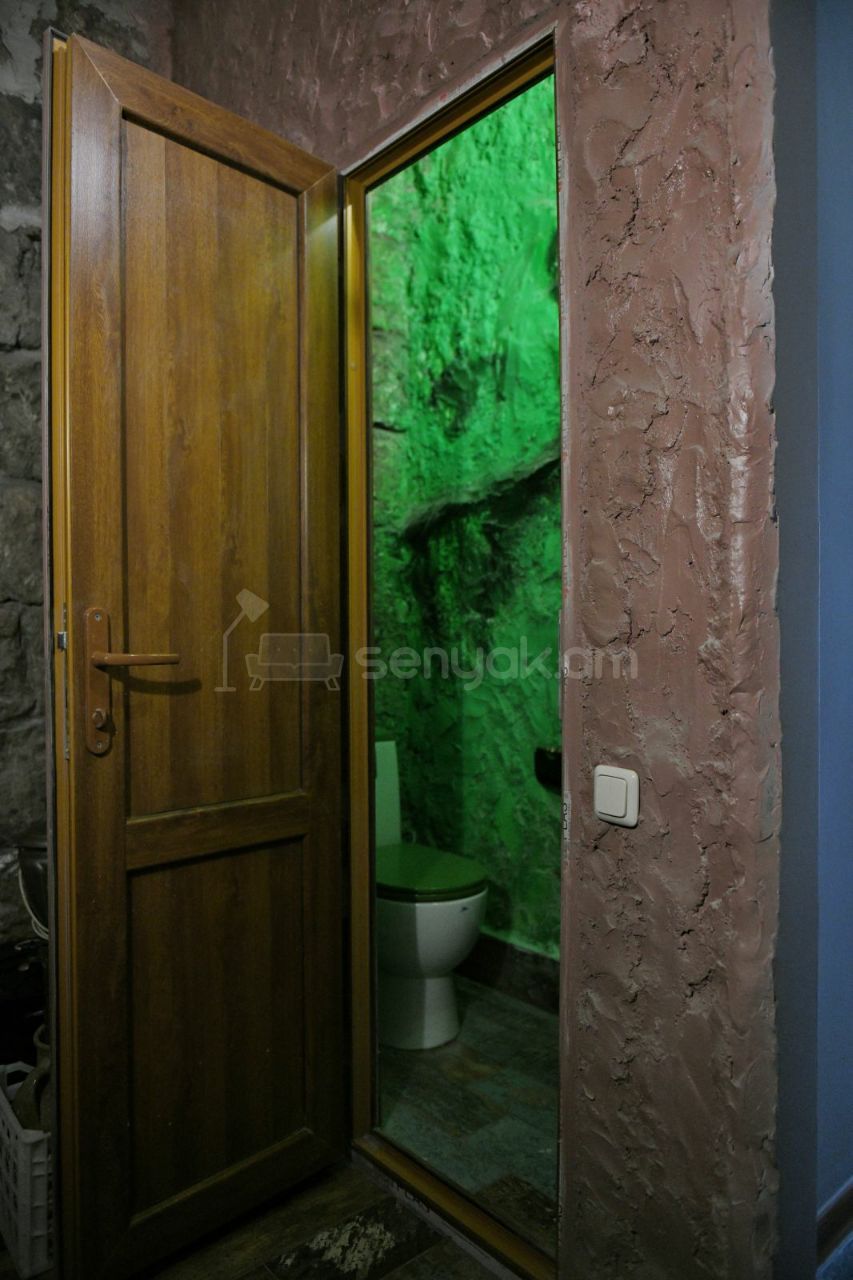 2 Սենյականոց Բնակարան Քարե Շենքում, 85քմ, 2/5 հարկ, Կապիտալ Վերանորոգված, Կահավորված, Արևկող