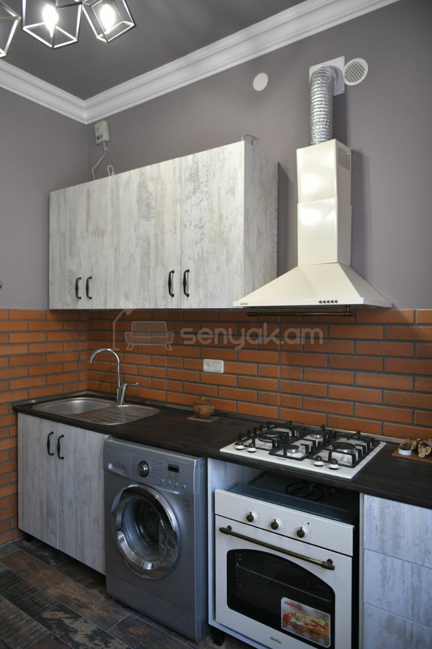 2 Սենյականոց Բնակարան Քարե Շենքում, 85քմ, 2/5 հարկ, Կապիտալ Վերանորոգված, Կահավորված, Արևկող