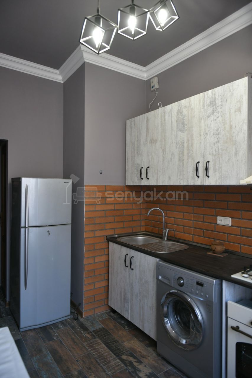 2 Սենյականոց Բնակարան Քարե Շենքում, 85քմ, 2/5 հարկ, Կապիտալ Վերանորոգված, Կահավորված, Արևկող