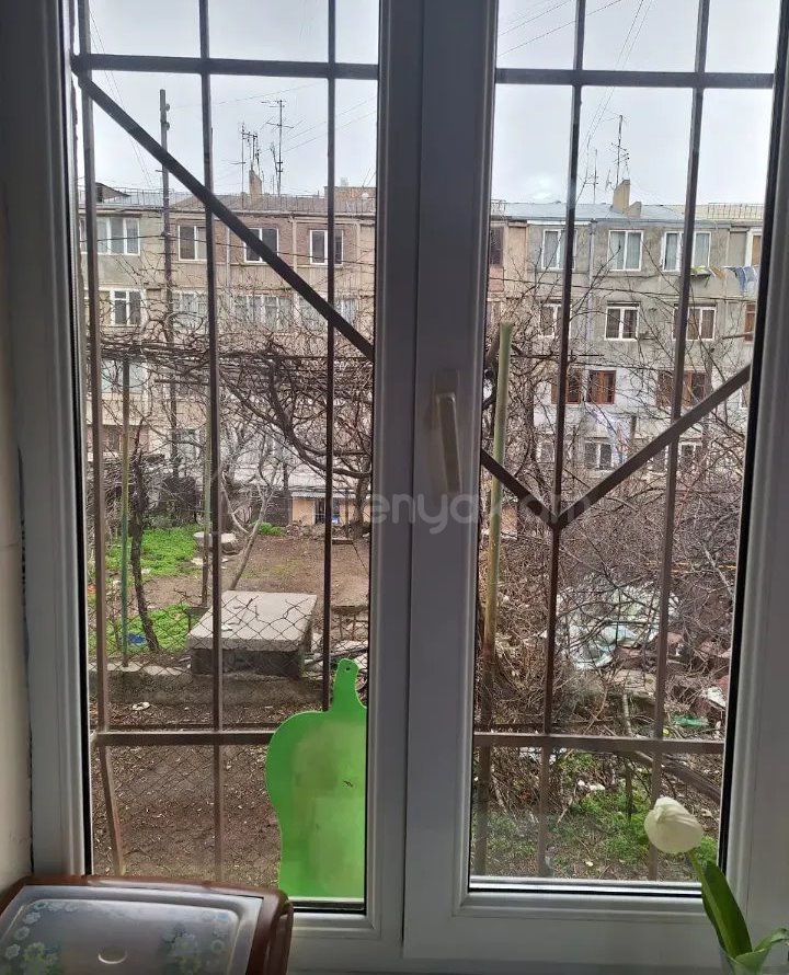 4 Սենյականոց Բնակարան Քարե Շենքում, 85քմ, 1/5 հարկ, Կապիտալ Վերանորոգված