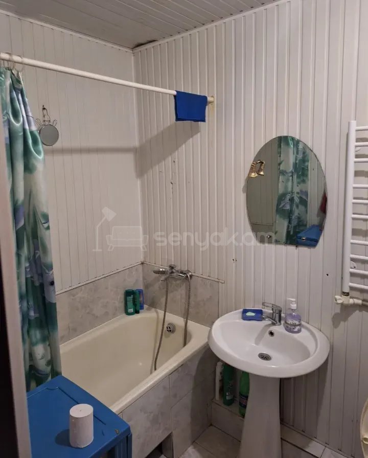 4 Սենյականոց Բնակարան Քարե Շենքում, 85քմ, 1/5 հարկ, Կապիտալ Վերանորոգված