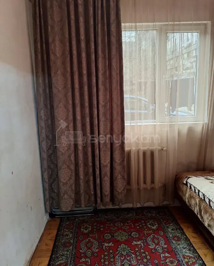 4 Սենյականոց Բնակարան Քարե Շենքում, 85քմ, 1/5 հարկ, Կապիտալ Վերանորոգված