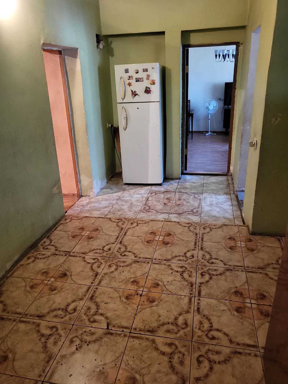 3 Սենյականոց Բնակարան Քարե Շենքում, 100քմ, 1/1 հարկ, Նորմալ Վիճակում, Կահավորված