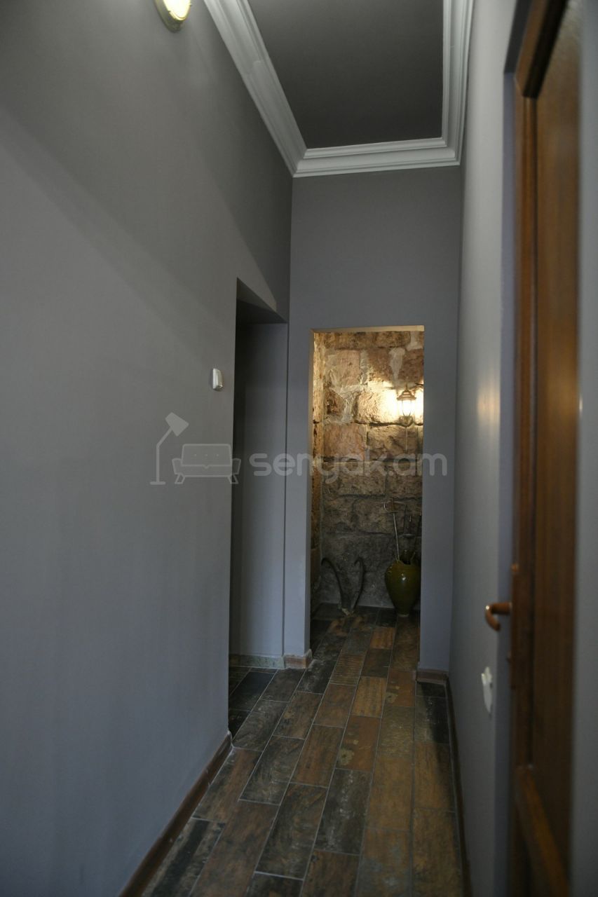 2 Սենյականոց Բնակարան Քարե Շենքում, 80քմ, 2/5 հարկ, Կապիտալ Վերանորոգված, Կահավորված, Արևկող