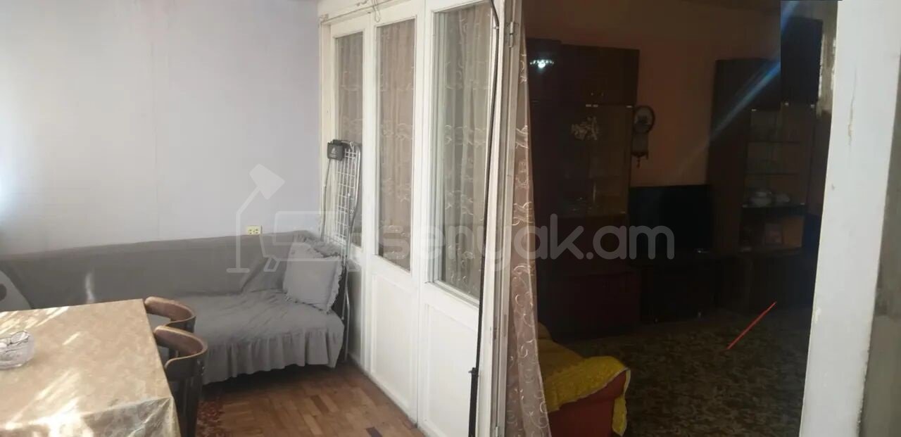 2 Սենյականոց Բնակարան Քարե Շենքում, 50քմ, 1/5 հարկ, Պետական Վիճակում