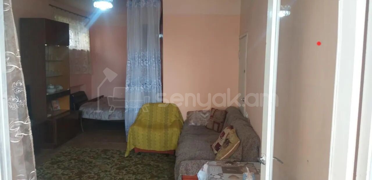 2 Սենյականոց Բնակարան Քարե Շենքում, 50քմ, 1/5 հարկ, Պետական Վիճակում