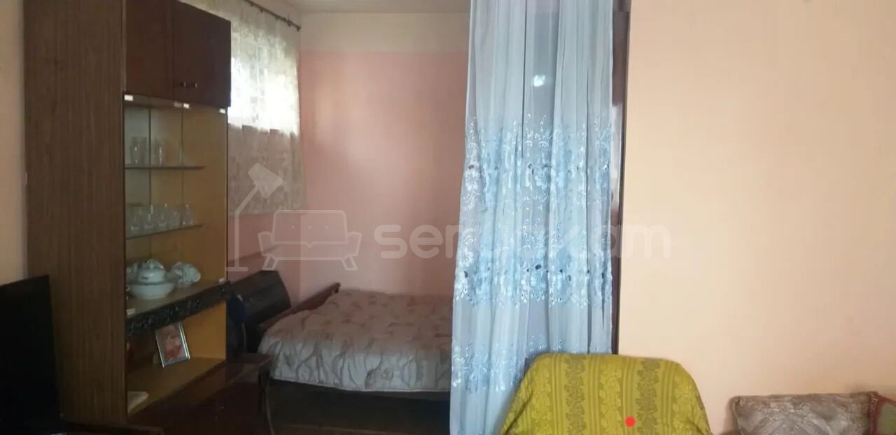 2 Սենյականոց Բնակարան Քարե Շենքում, 50քմ, 1/5 հարկ, Պետական Վիճակում