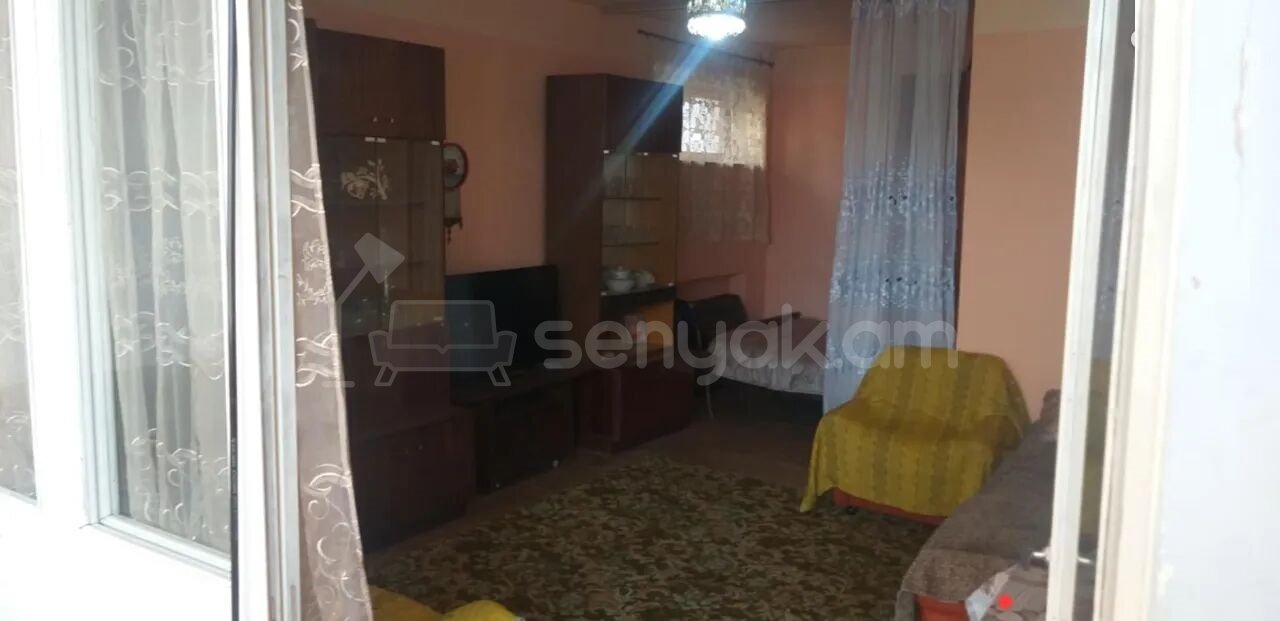 2 Սենյականոց Բնակարան Քարե Շենքում, 50քմ, 1/5 հարկ, Պետական Վիճակում