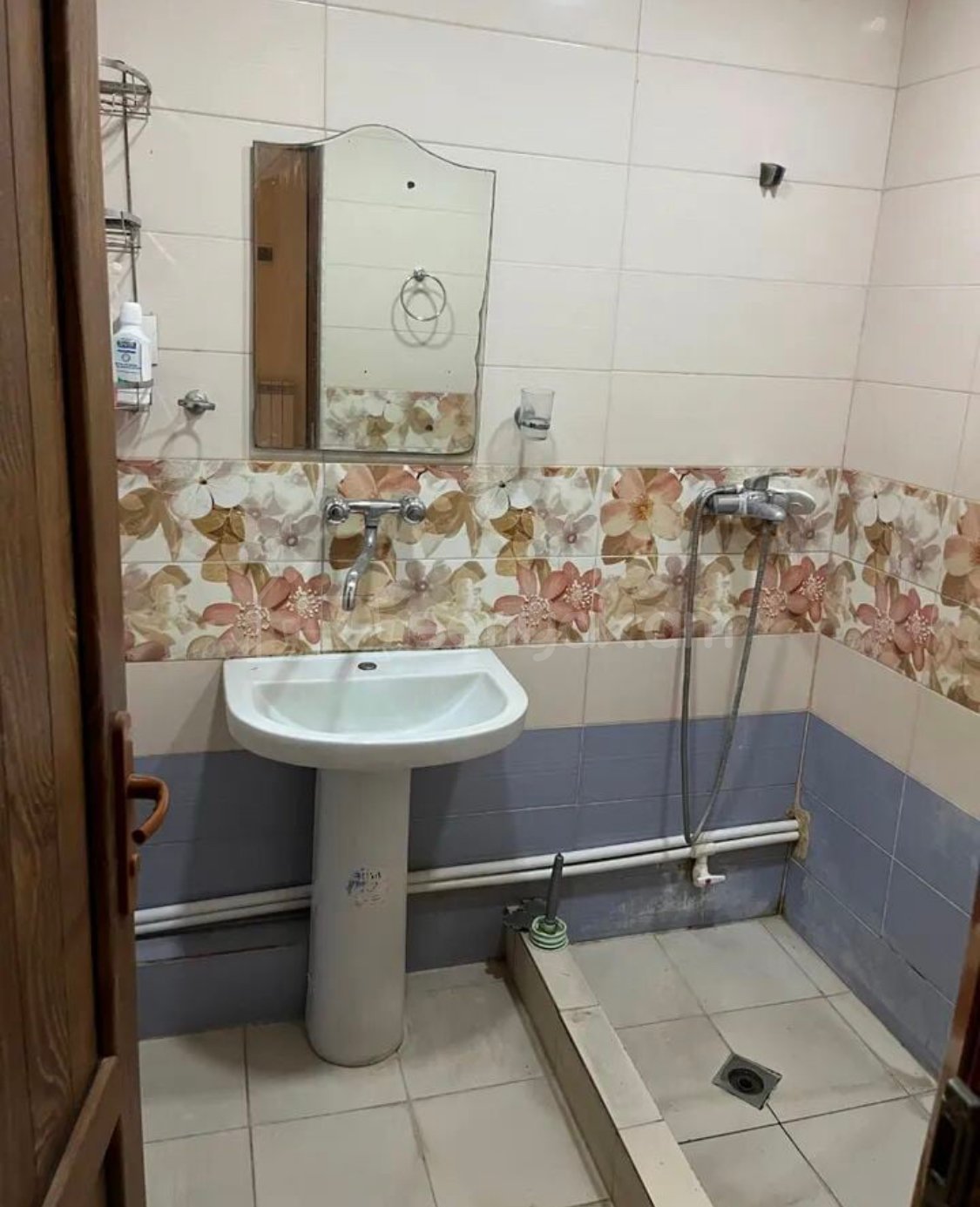 3 Սենյականոց Բնակարան Քարե Շենքում, 76քմ, 4/5 հարկ, Նորմալ Վիճակում, Կահավորված