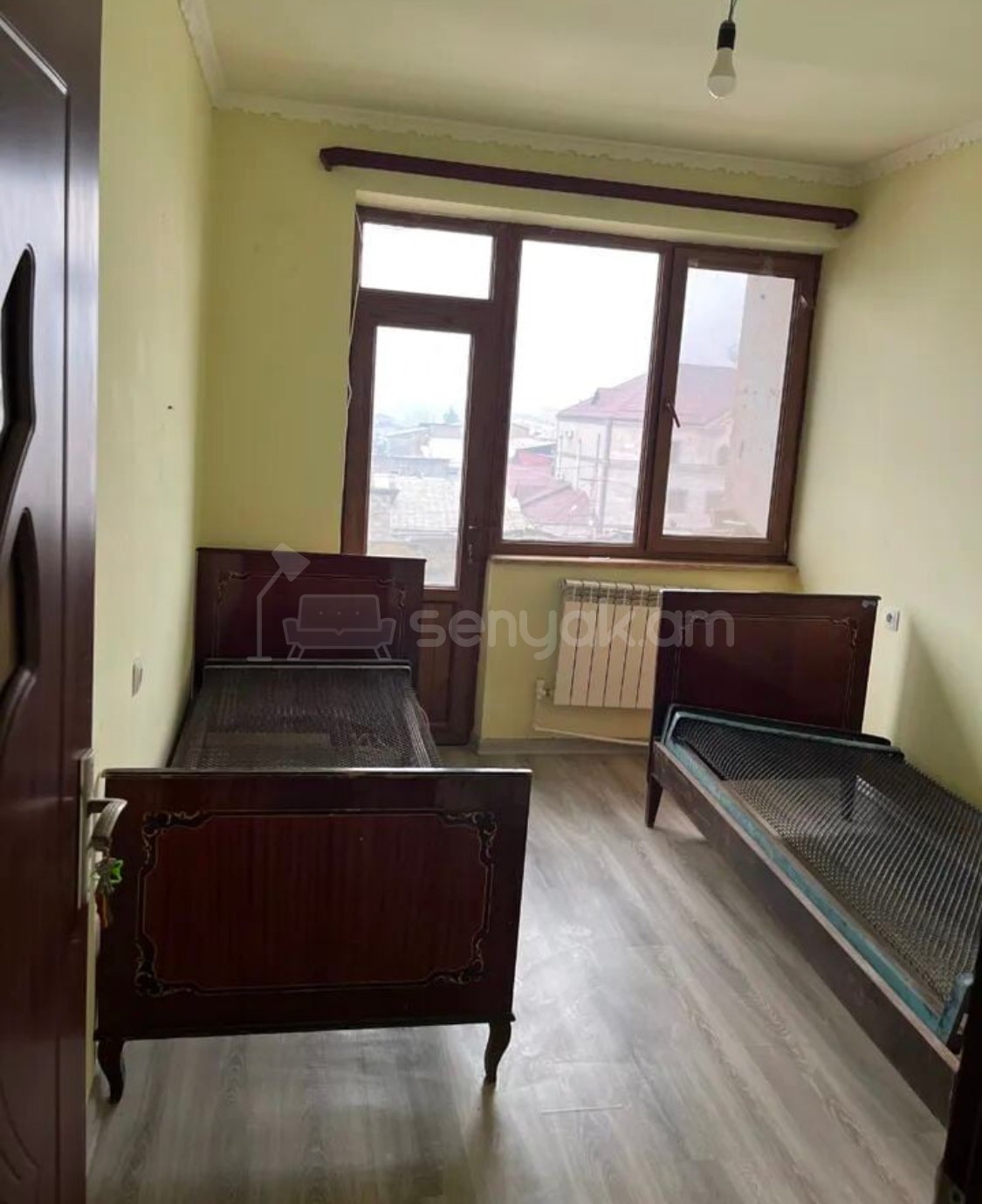 3 Սենյականոց Բնակարան Քարե Շենքում, 76քմ, 4/5 հարկ, Նորմալ Վիճակում, Կահավորված