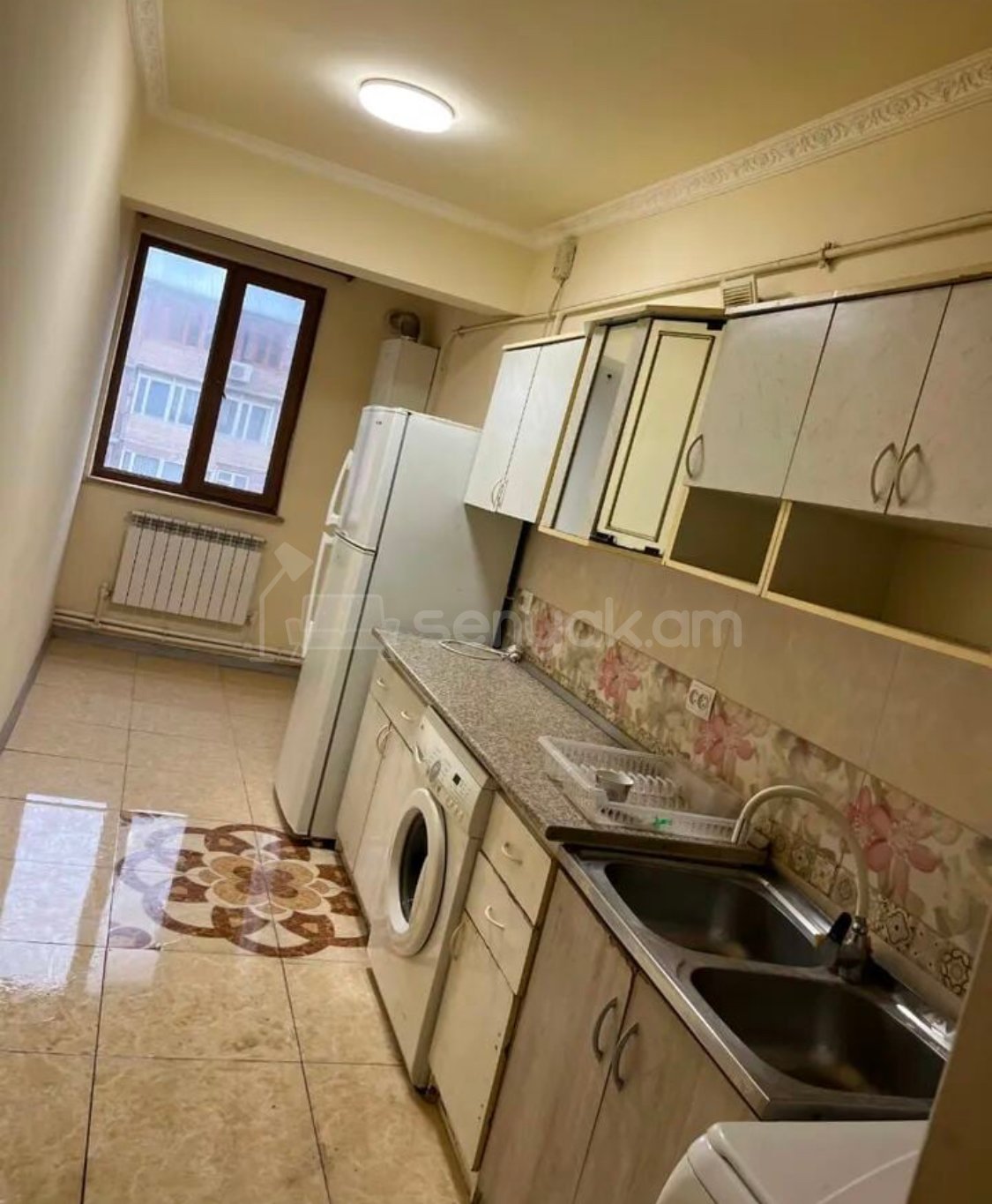 3 Սենյականոց Բնակարան Քարե Շենքում, 76քմ, 4/5 հարկ, Նորմալ Վիճակում, Կահավորված